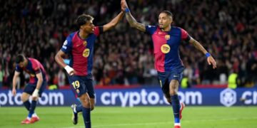 FC Barcelone Brille Grâce à Lamine Yamal et Raphinha lors de la Victoire 3-1 contre Benfica